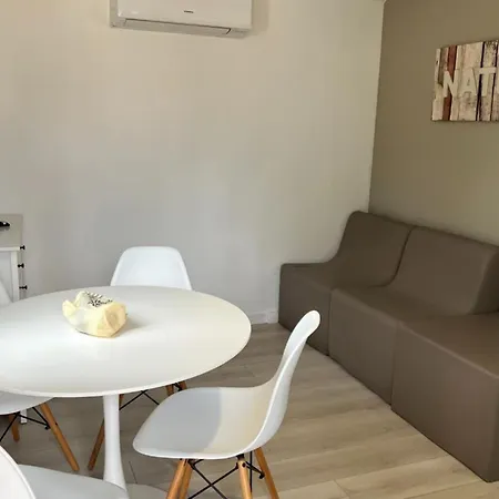 Pour 4 Avec Salon De Jardin - Seyne-sur-mer - Api-1-52-870 Camping *