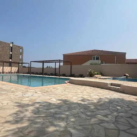 Pour 4 Avec Salon De Jardin - Seyne-sur-mer - Api-1-52-870 *